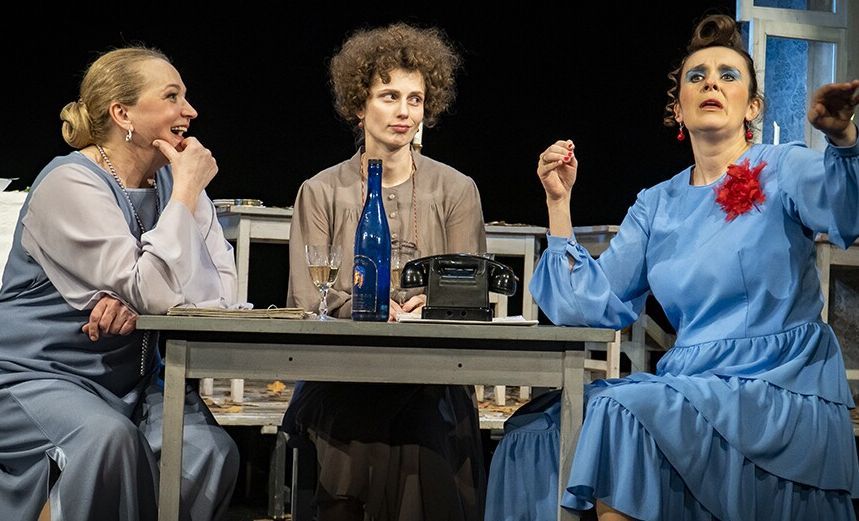 Тремя этажами выше