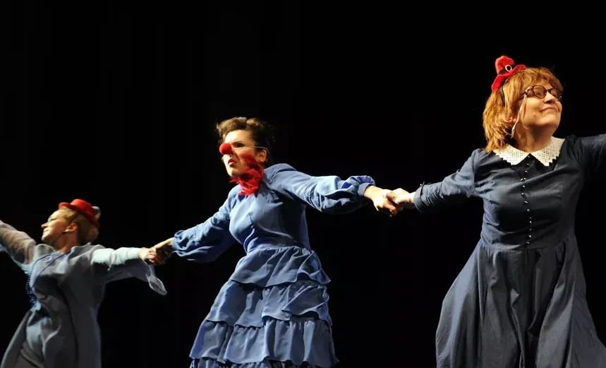 Тремя этажами выше