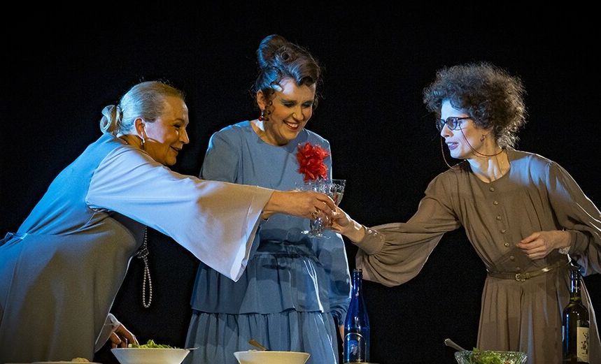 Тремя этажами выше