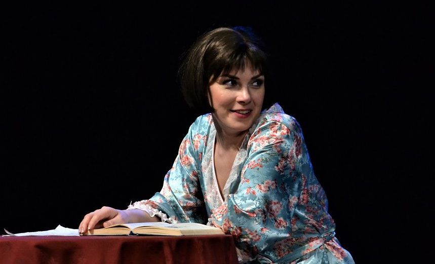 Муж и жена снимут комнату