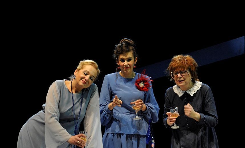 Тремя этажами выше