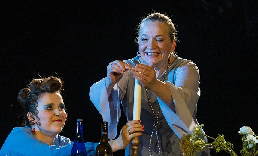 Тремя этажами выше