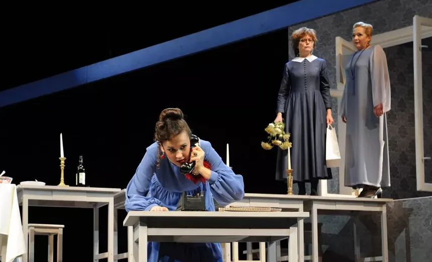 Тремя этажами выше