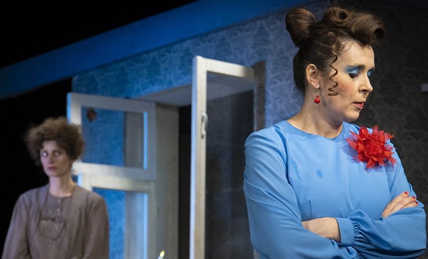 Тремя этажами выше