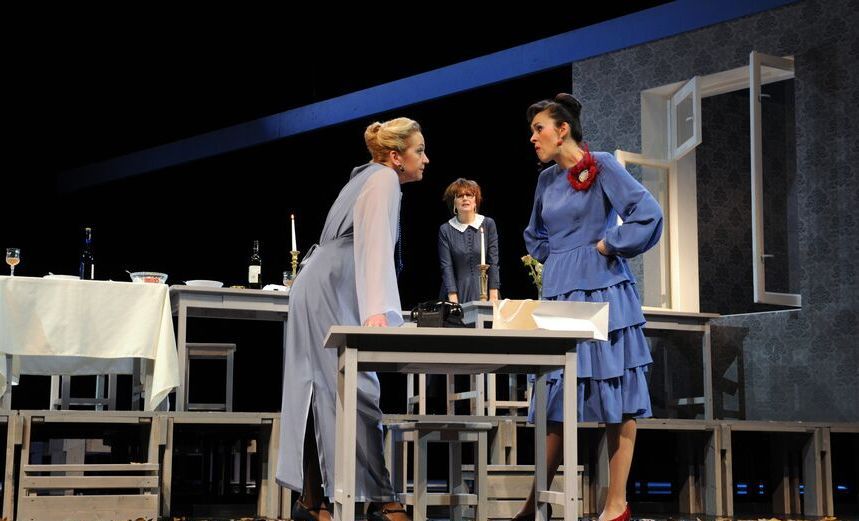 Тремя этажами выше