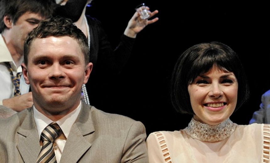 Муж и жена снимут комнату