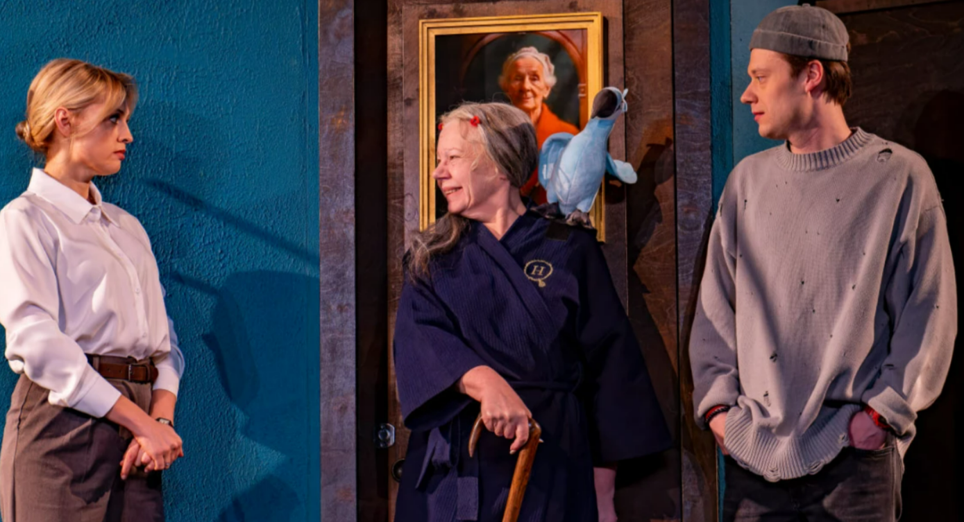 Старушка в подарок