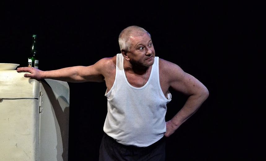 Муж и жена снимут комнату