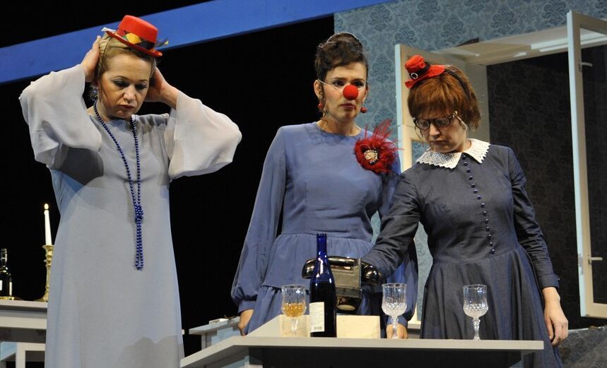 Тремя этажами выше