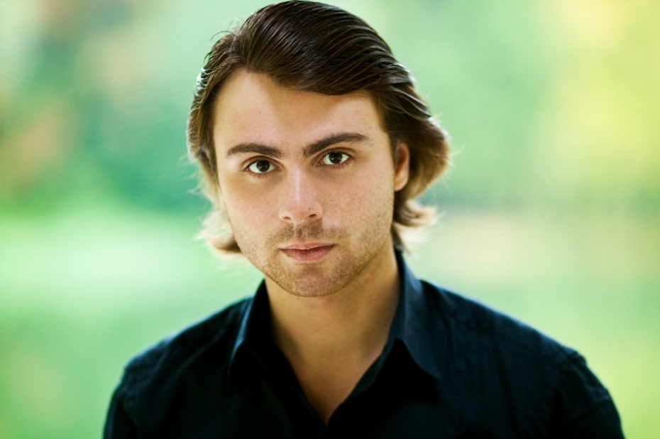 Евгений Хазов