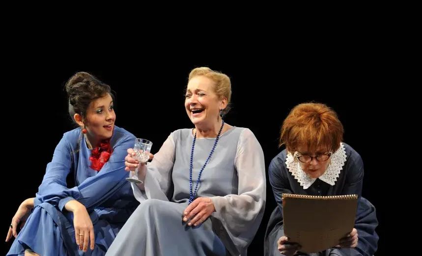 Тремя этажами выше