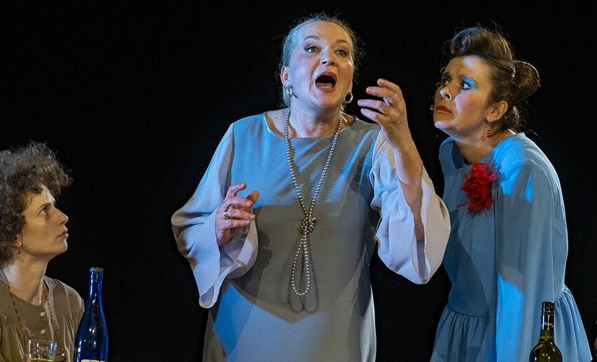 Тремя этажами выше