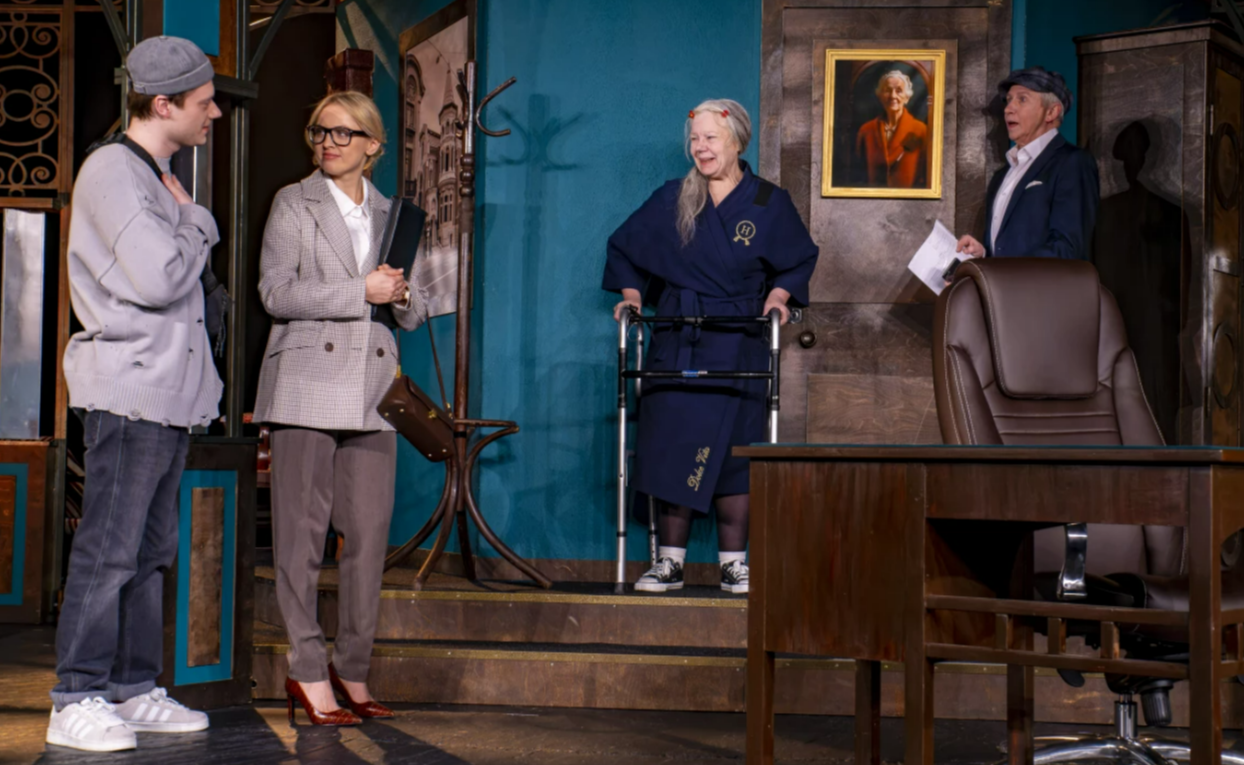 Старушка в подарок